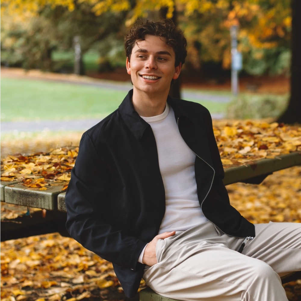 Meet your Posher, Max